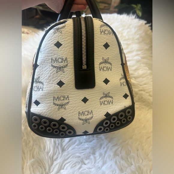 MCM MILANO BOSTON LIMITED - Picture 4 of 17